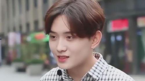 娱乐吃瓜酱情侣吵架视频,吃瓜群众笑翻，娱乐吃瓜酱带你领略情侣日常