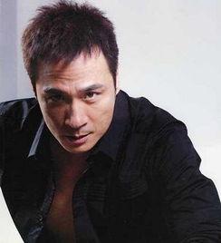 吴镇宇娱乐圈吃瓜事件,从演技争议到综艺笑料，老戏骨的转型之路