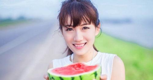 娱乐吃瓜酱开朗大男孩,揭秘开朗大男孩的欢乐生活