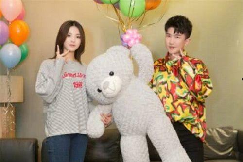 娱乐圈吃瓜全家桶,吃瓜全家桶揭秘娱乐圈幕后故事