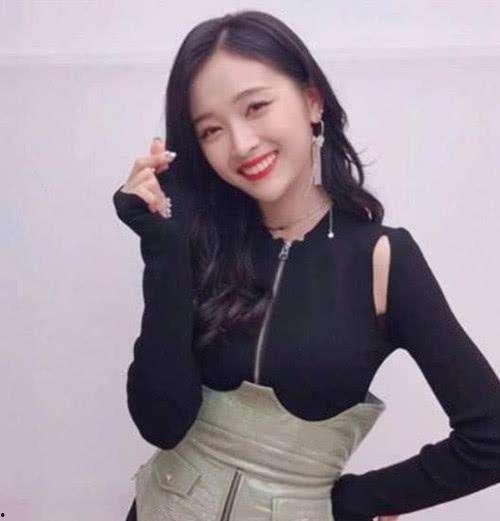 娱乐吃瓜女星私下关注,娱乐圈女神私下关注的神秘人物，吃瓜群众纷纷热议