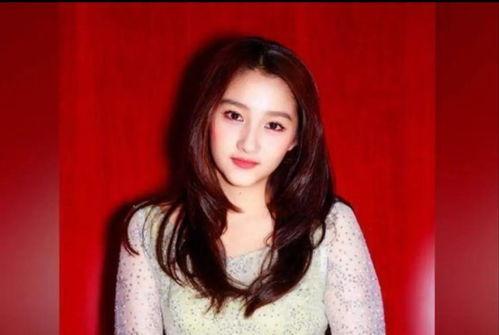 关晓彤娱乐吃瓜图片,镜头下的真实生活