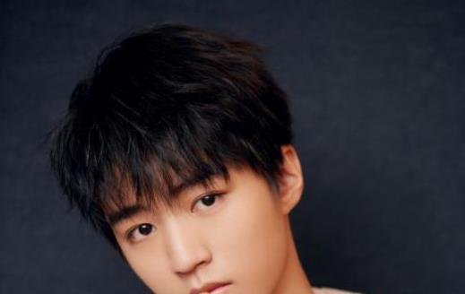 吃瓜娱乐王俊凯图片,萌态十足引网友热议