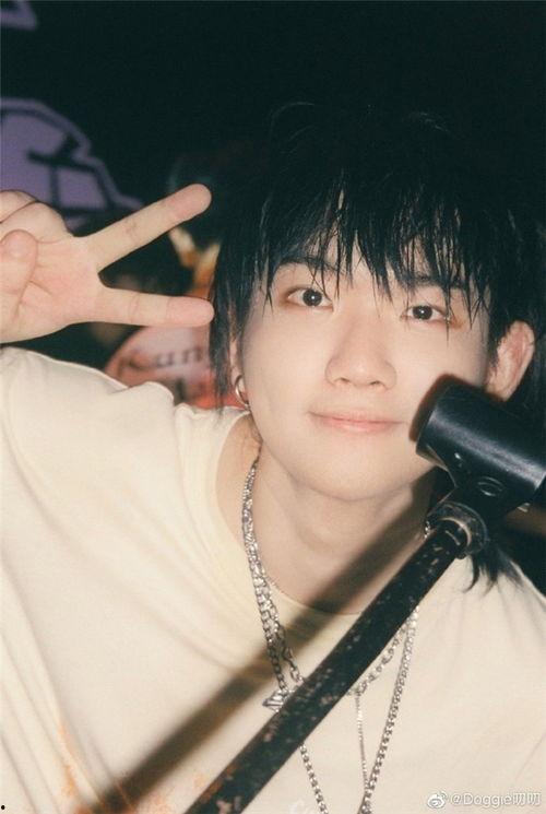 娱乐圈吃瓜关注谁,揭秘热门话题人物盘点